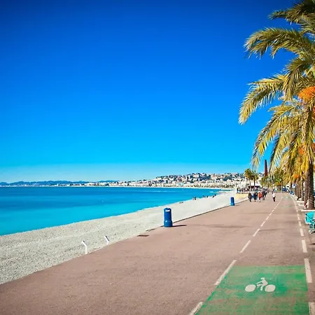 Hyper Centre - Balcon - Calme - Climatisation - Wifi - Tramway - Cuisine Equipe Appartement *